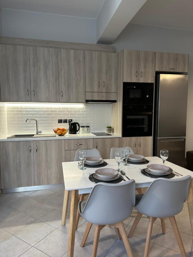 Little Nest - Luxury Living Apartment คอสทาวน์ ภายนอก รูปภาพ